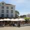 Le Baron Suites & Apartments