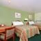 Pine Point Inn & Suites - Smithville