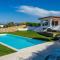 Villa mit 4 Schlafzimmern und Pool