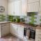 Postmans Rest, second floor apartment, Lynmouth with private parking