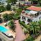 Villa del Golfo Urio with swimming pool shared by the two apartments