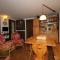 ALTIDO Rustic Apt for 4 with Parking Nearby Ski Lifts