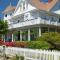 White Doe Inn Bed & Breakfast