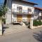 Nenas Place