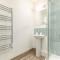 Modern apartment within short walk of The Castle, High Street and Long Walk - FREE PARKING