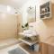 Private 5 star 3 room flat and in-door Pkg