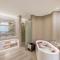 Huaqiang Plaza Hotel Shenzhen, Enjoy Complimentary Mini Bar & Night Snack, Add breakfast - enjoy complimentary afternoon tea