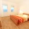 Apartments with parking space Duce, Omis - 9437