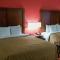 Econo Lodge Inn & Suites East