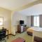 Quality Inn & Suites Near Tanger Outlet Mall - Gonzales