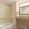 Days Inn by Wyndham Middletown/Newport Area - 米德尔敦