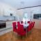 Apartments with parking space Makarska - 12211