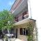 Apartments with parking space Makarska - 12211