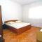 Apartments with parking space Makarska - 12211