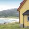 Foto: Six-Bedroom Holiday Home in Raudeberg 1/18