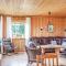 Foto: Three-Bedroom Holiday Home in Sjusjoen