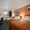 Travelodge by Wyndham Muskegon - Muskegon