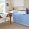 Foto: Three-Bedroom Holiday Home in Forde 3/6