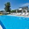 Three-Bedroom Holiday Home In Durdevac