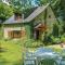 1 Bedroom Stunning Home In Guern