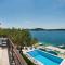 Villa Lucmar - swimming pool - Podglavica