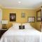 TOWNHOUSE 222