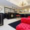 Spanish Diamond Luxury Suites & Jacuzzi