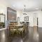 Modern 4BR Penthouse in Downtown by Hosteeva