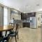 Modern 4BR Penthouse in Downtown by Hosteeva