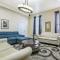 Modern 4BR Penthouse in Downtown by Hosteeva