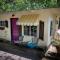 Sherwood Court Cottages & Guest Rooms