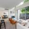 Foto: 3 BDR Stylish City Retreat // Close to All and Everything in Canberra 2/34