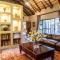 Re a Lora Lodge