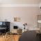 ALTIDO Sophisticated 3-bed flat with desk