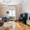 ALTIDO Sophisticated 3-bed flat with desk