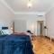 ALTIDO Sophisticated 3-bed flat with desk