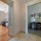 ALTIDO Sophisticated 3-bed flat with desk