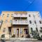 Stylish 4BR condo in Downtown by Hosteeva