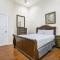 Elegant 4BR Condo in Downtown