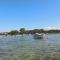 Rotes Strandhaus mit Boot am Salzhaff, 50m zum Strand