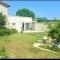 suite parentale avec petit sejour et PISCINE photo 8
