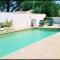 suite parentale avec petit sejour et PISCINE photo 11
