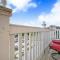 Modern 4BR Penthouse in Downtown by Hosteeva