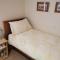 Hatsue Guest House - Camberley