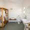 Three Tree Hill Lodge