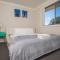 Foto: PEACEFUL 2Kingbed RootyHill Townhouse near Station 1/24