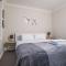 Foto: PEACEFUL 2Kingbed RootyHill Townhouse near Station 8/24