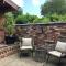 Boutique Garden Lodge @ The Larches - Wolverhampton