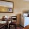 Colonial House Motel