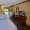 Colonial House Motel